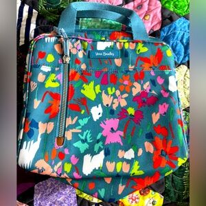 NWOT~Vera Bradley Insulated Lunch Bag w/ Outer Cell 📱 Pocket. Blue Grey Floral